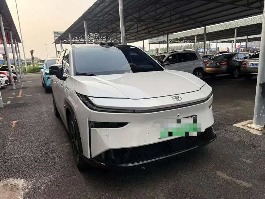 Toyota 2025 BZ3X 520 Pro Automatic 3