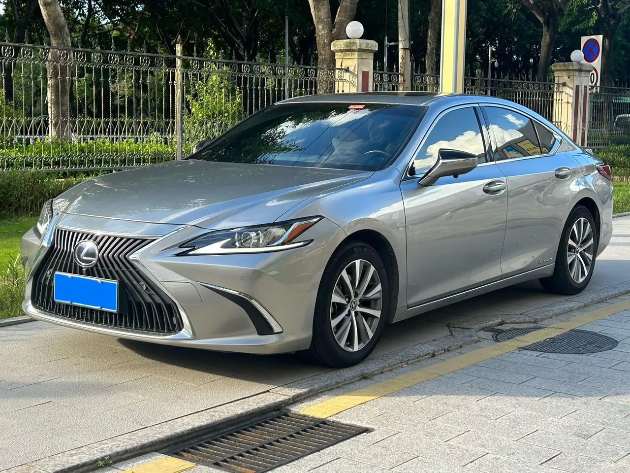 Open image lightbox: Lexus ES (Imported) 2020 ES300h 2.5 Stepless Excellence Edition Automatic Gear
