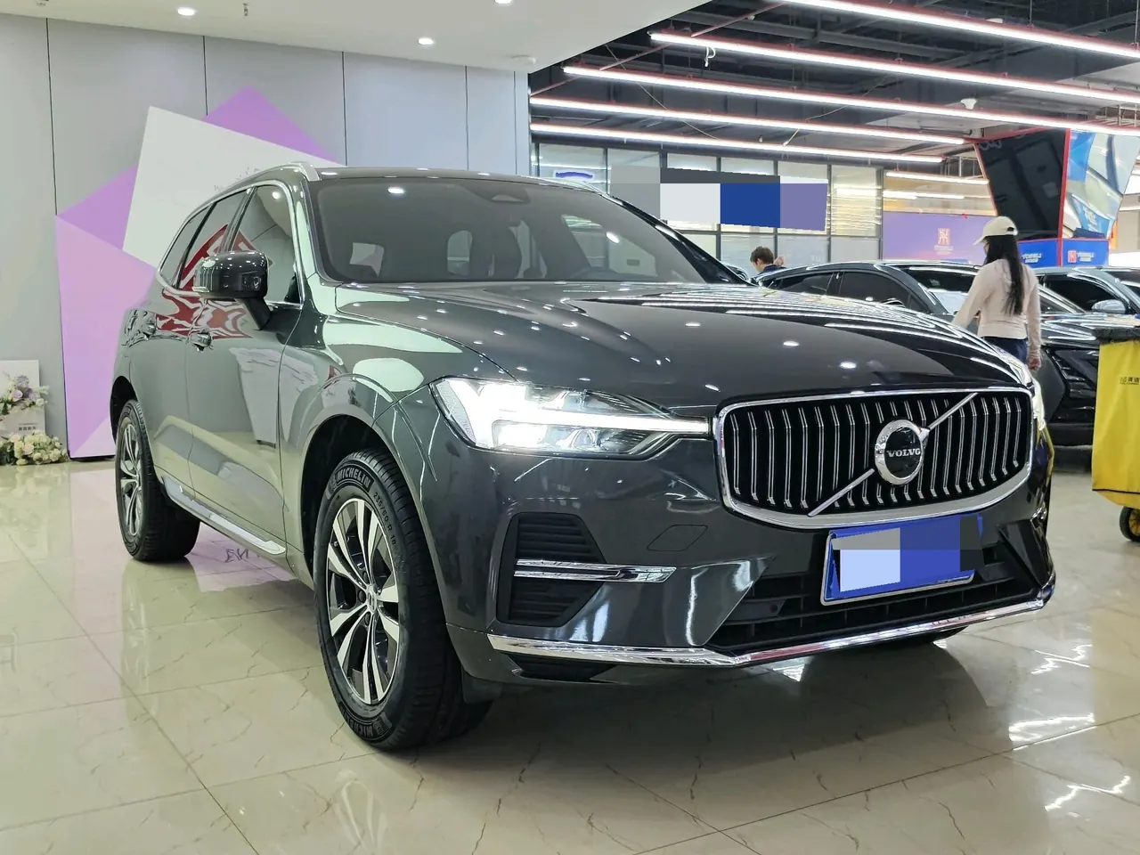 Volvo 2022 XC60 48V 2.0T B5 4-wheel-drive Zhiyi Deluxe Edition Automatic Gear 2