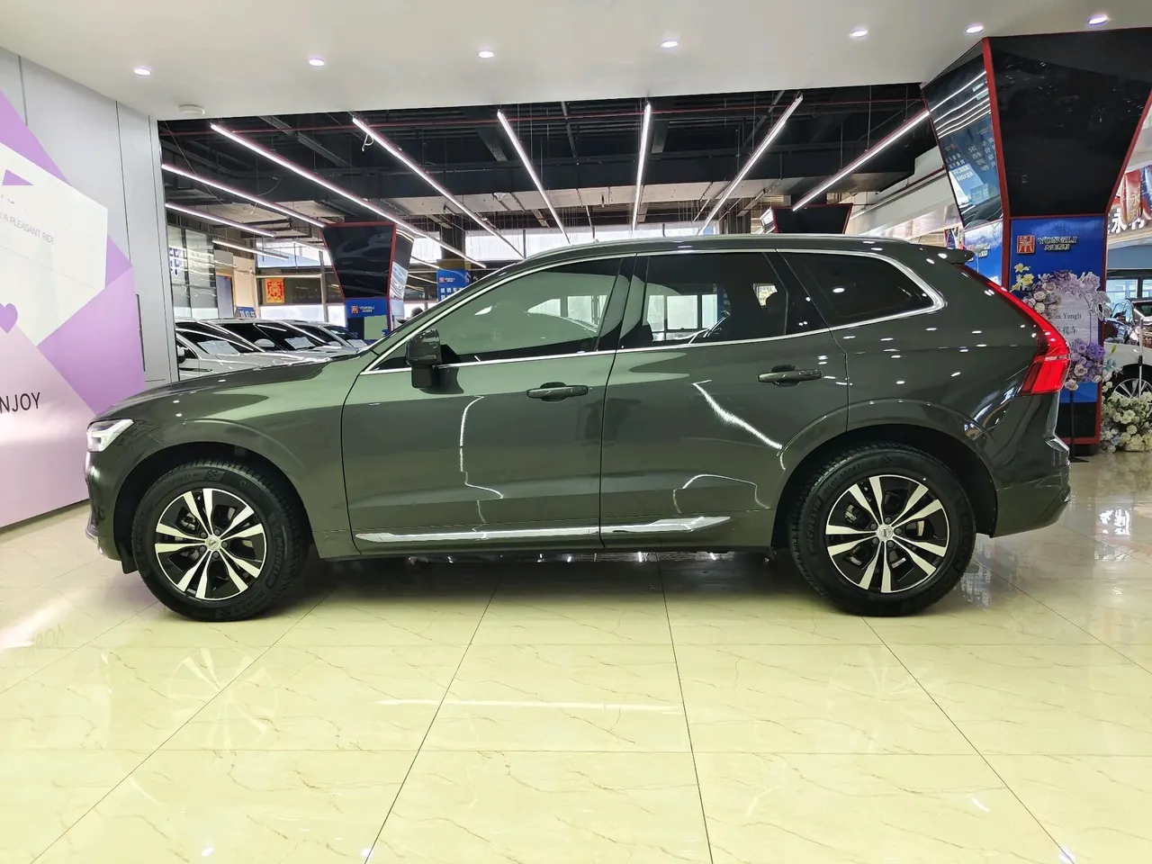 Volvo 2022 XC60 48V 2.0T B5 4-wheel-drive Zhiyi Deluxe Edition Automatic Gear 5