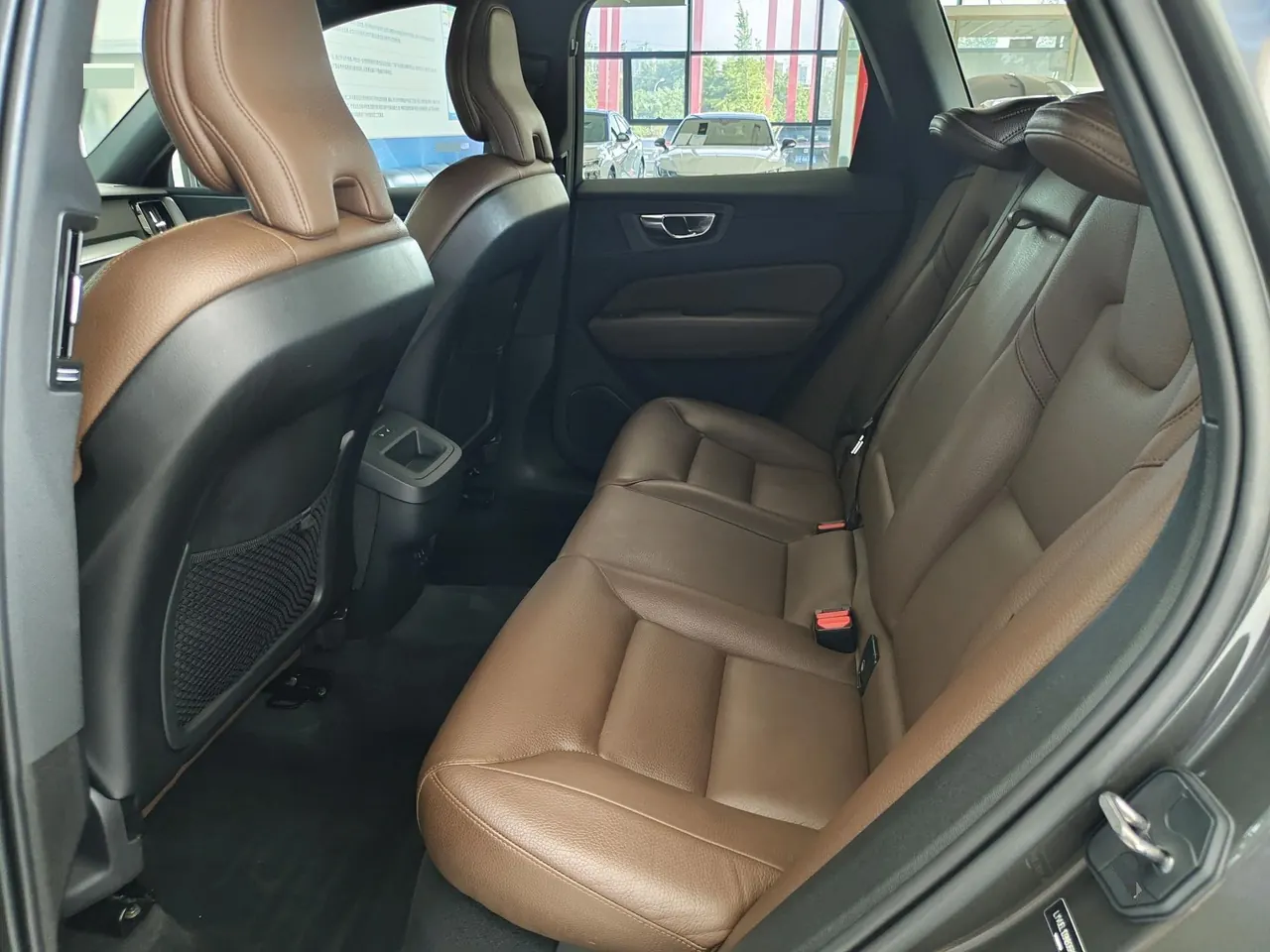Volvo 2022 XC60 48V 2.0T B5 4-wheel-drive Zhiyi Deluxe Edition Automatic Gear 7