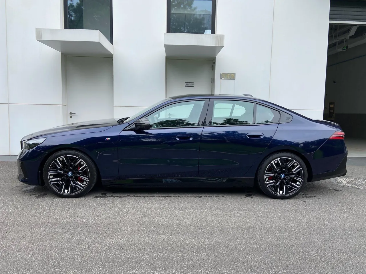 BMW i5 (Imported) 2024 i5 xDrive M60 xDrive M60 Automatic Gear 4