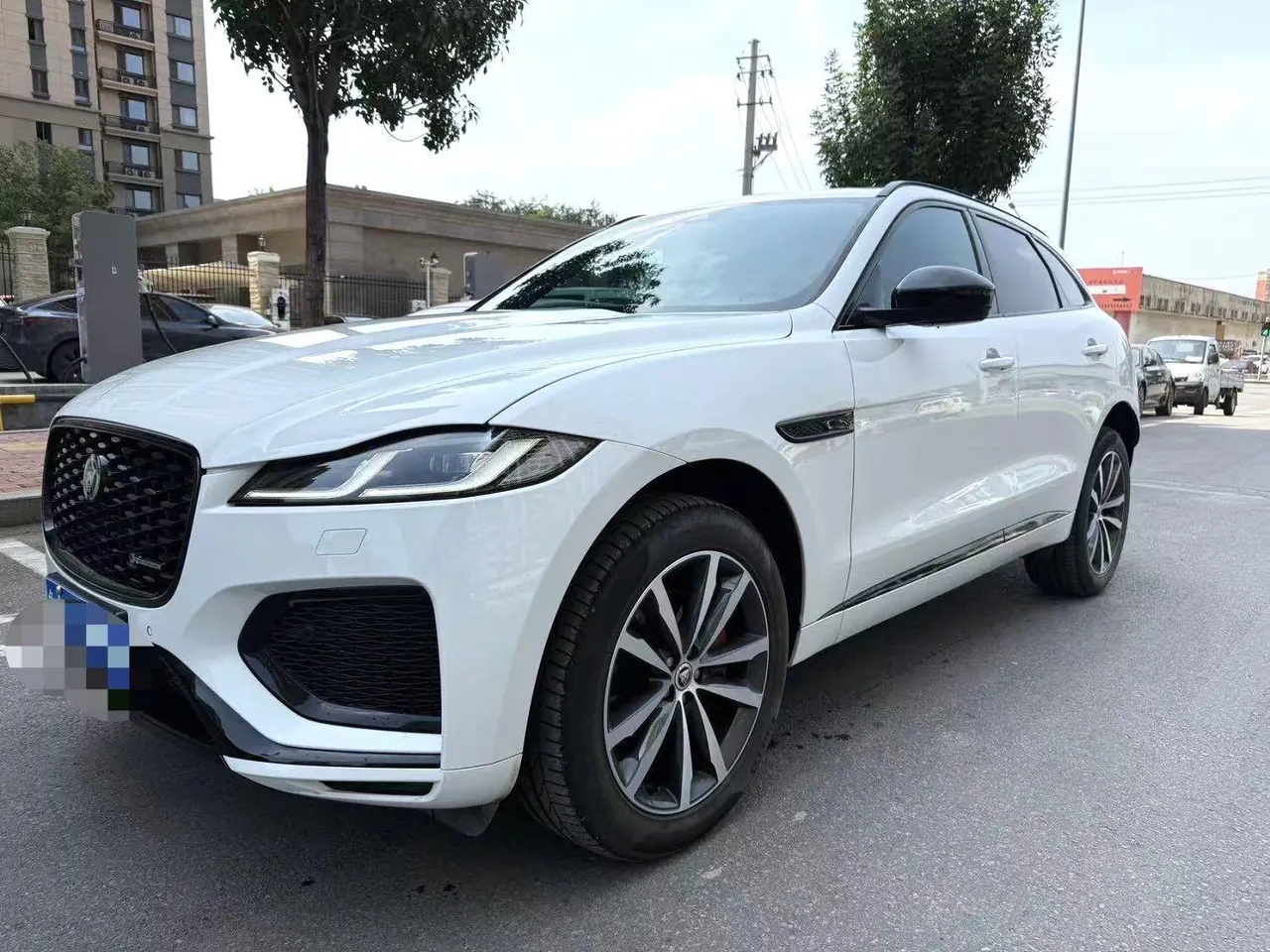 Открыть галерею: Jaguar F-PACE (Imported) 2024 F-PACE 2.0T P250 R-Dynamic SE Automatic Gear