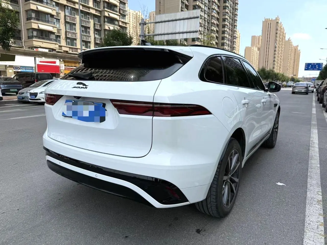 Jaguar F-PACE (Imported) 2024 F-PACE 2.0T P250 R-Dynamic SE Automatic Gear 5