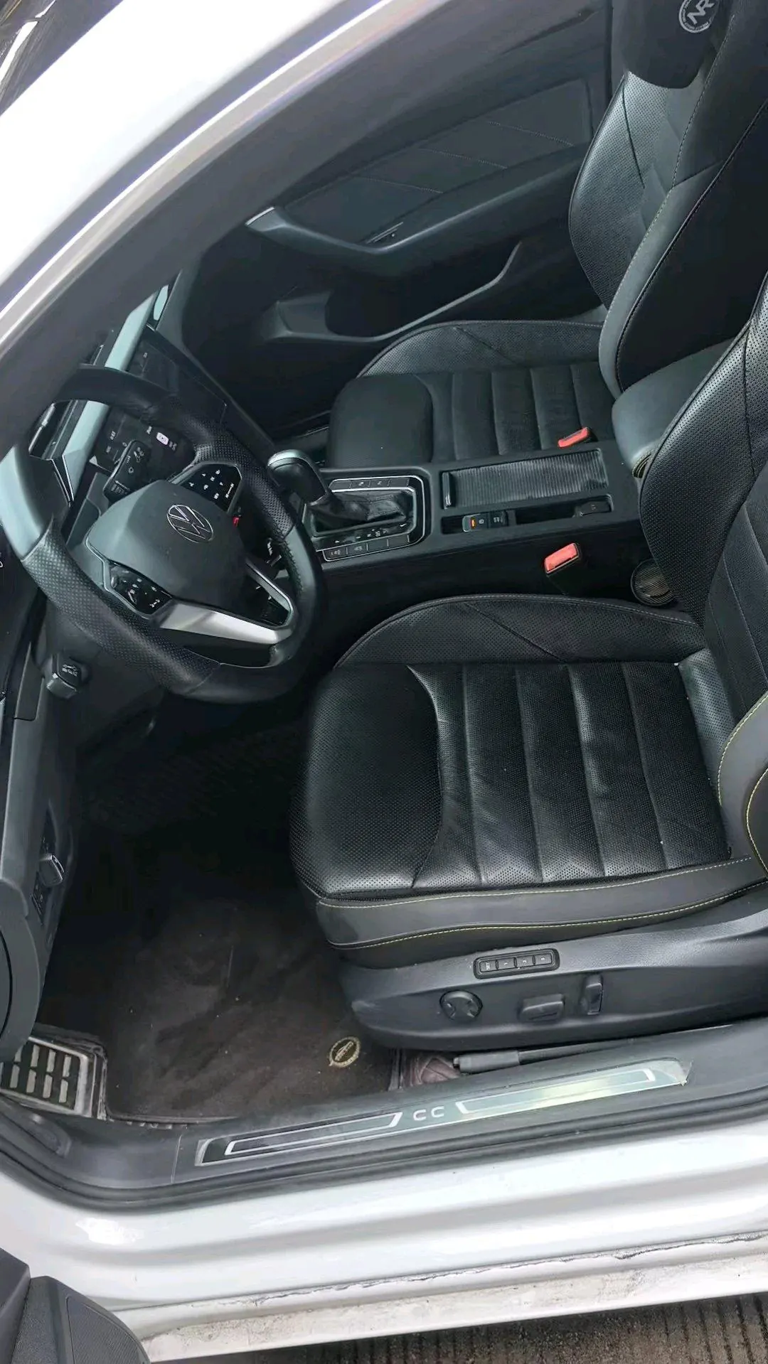 Volkswagen 2021 CC 2.0TSI 380TSI eye-catching automatic gear 4