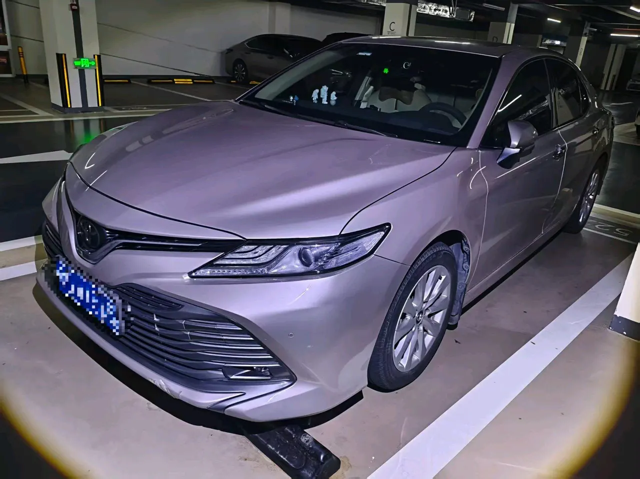 Открыть галерею: Toyota 2021 Camry 2.0G Stepless Deluxe Edition Automatic Gear