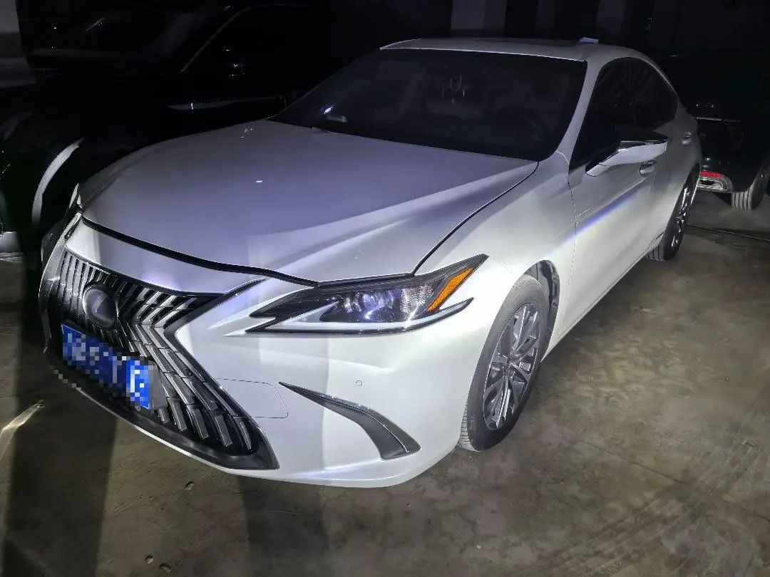 Открыть галерею: Lexus ES (Imported) 2021 ES300h 2.5 Stepless Excellence Edition Automatic Gear