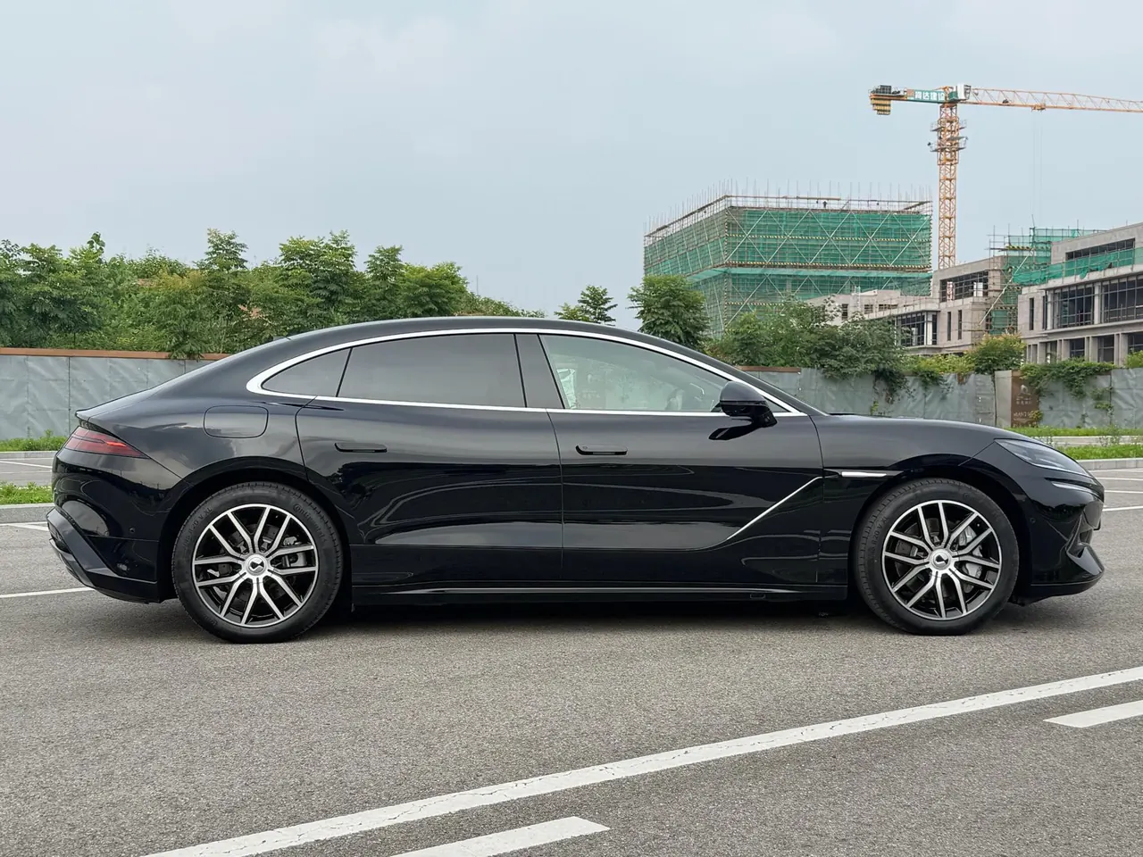 Denza 2024 Denza Z9 2.0T Stepless 1100km Four-wheel Drive Max Edition Automatic Gear 3