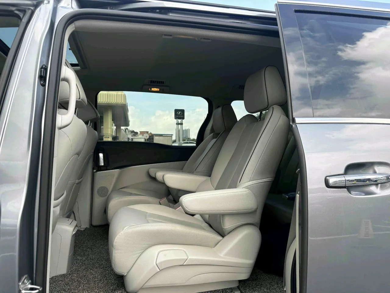 Buick 2021 GL8 Land Business Class 2.0T 652T Luxury Automatic Gear 3