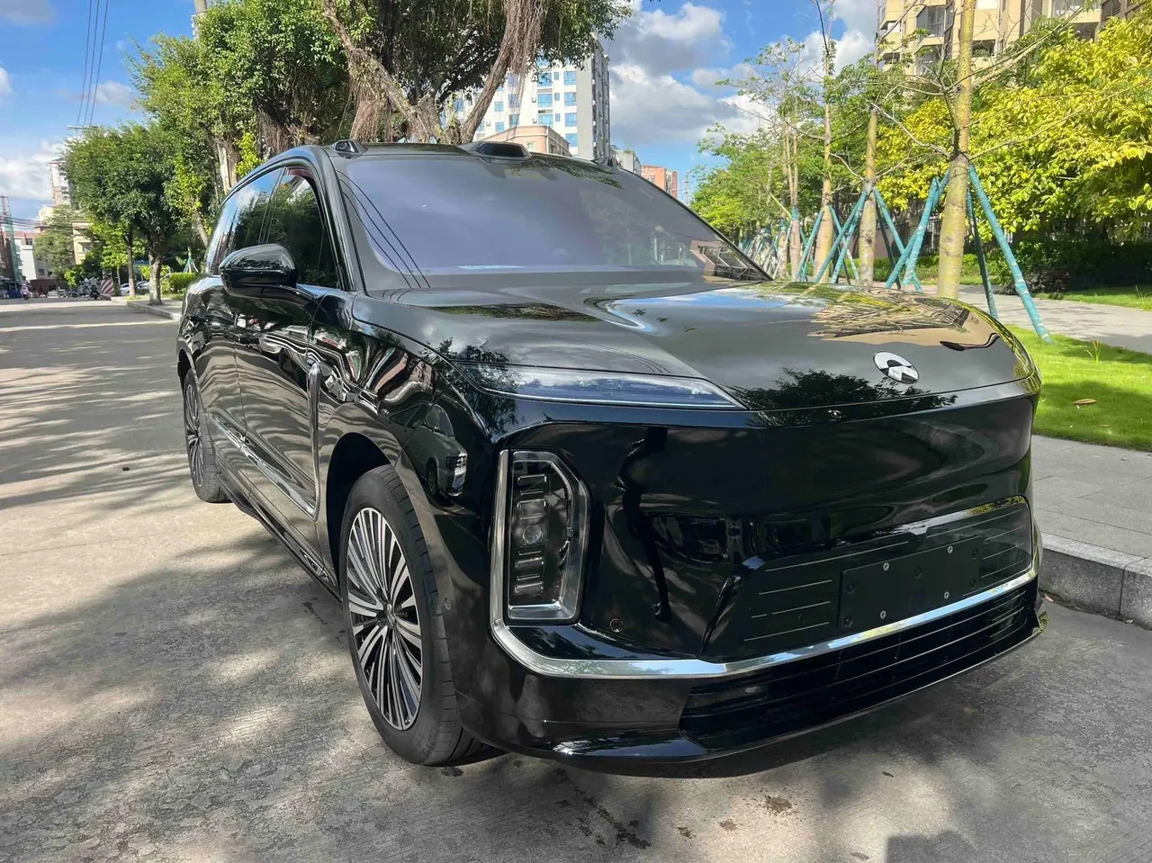 NIO 2026 ES 9 102kWh Administrative Island Signature Edition Automatic Gear 2