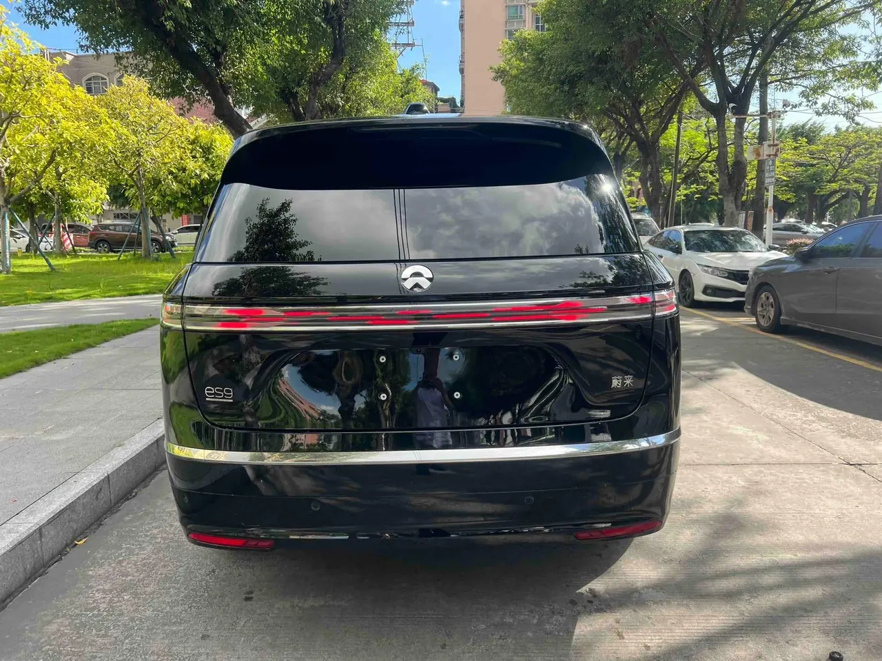 NIO 2026 ES 9 102kWh Administrative Island Signature Edition Automatic Gear 6
