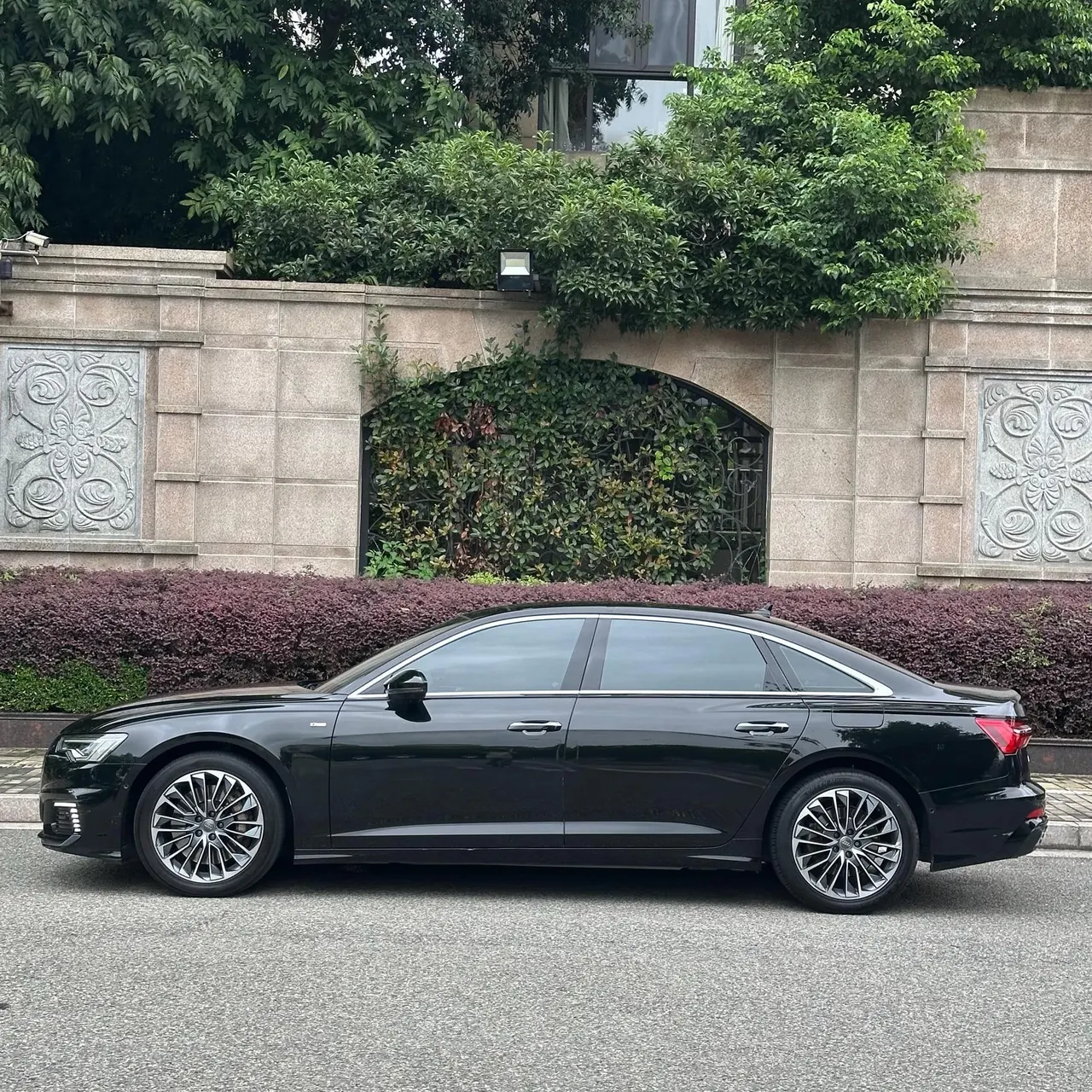 Open image lightbox: Audi 2020 A6L e-tron 2.0TFSI 55TFSI e Quattro automatic