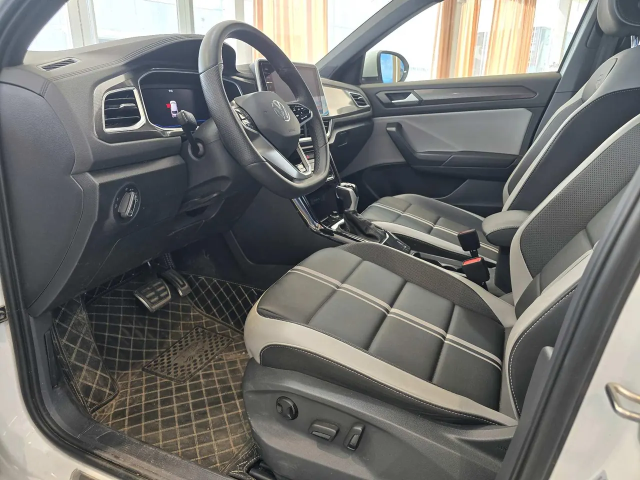 Volkswagen 2024 Tange 1.5TSI 300TSI Two-Drive Chen Guang Edition Automatic Gear 3