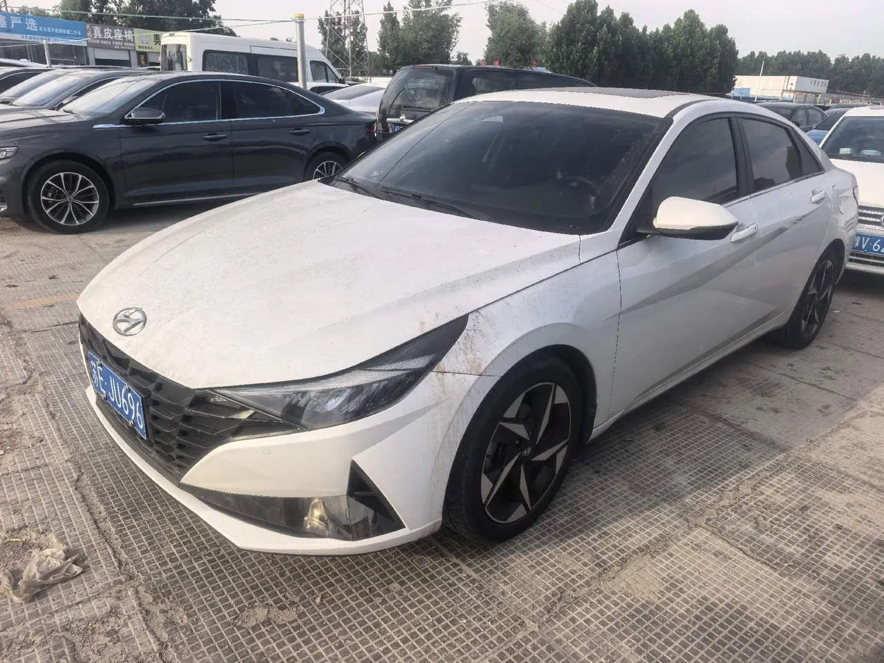 Open image lightbox: Hyundai 2021 Elantra -3-compartment 1.5 stepless LUX premium automatic gear