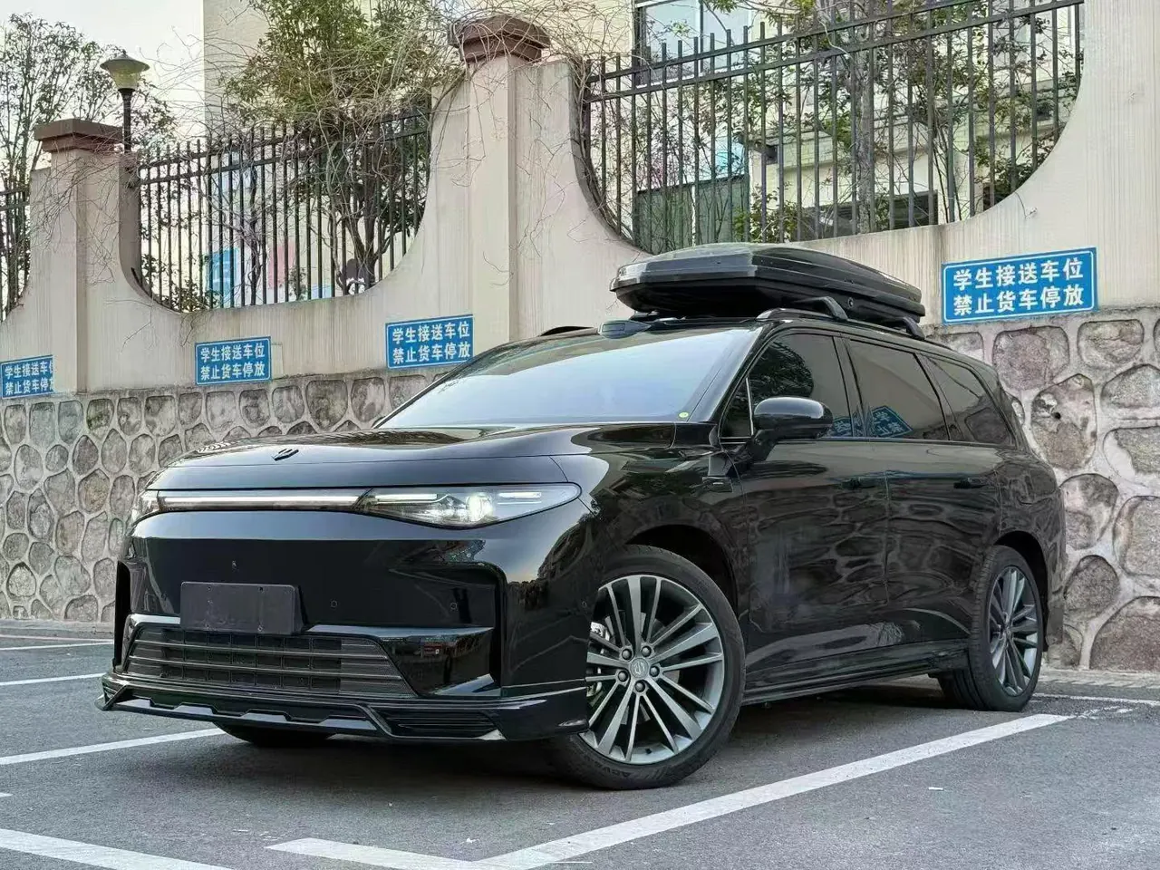 Leapmotor 2026 C 16 280 Laser Radar Zhizun Edition 6-seat Automatic Gear - View 1