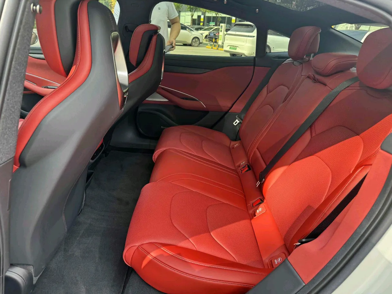 MI 2024 SU 7 700km Rear Drive Long Endurance Smart Driving Edition Automatic Gear 6