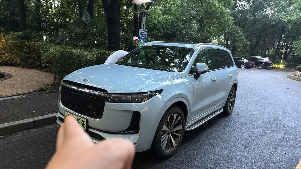 Open image lightbox: Li 2020 ONE 1.2T extended range 6-seat automatic gear