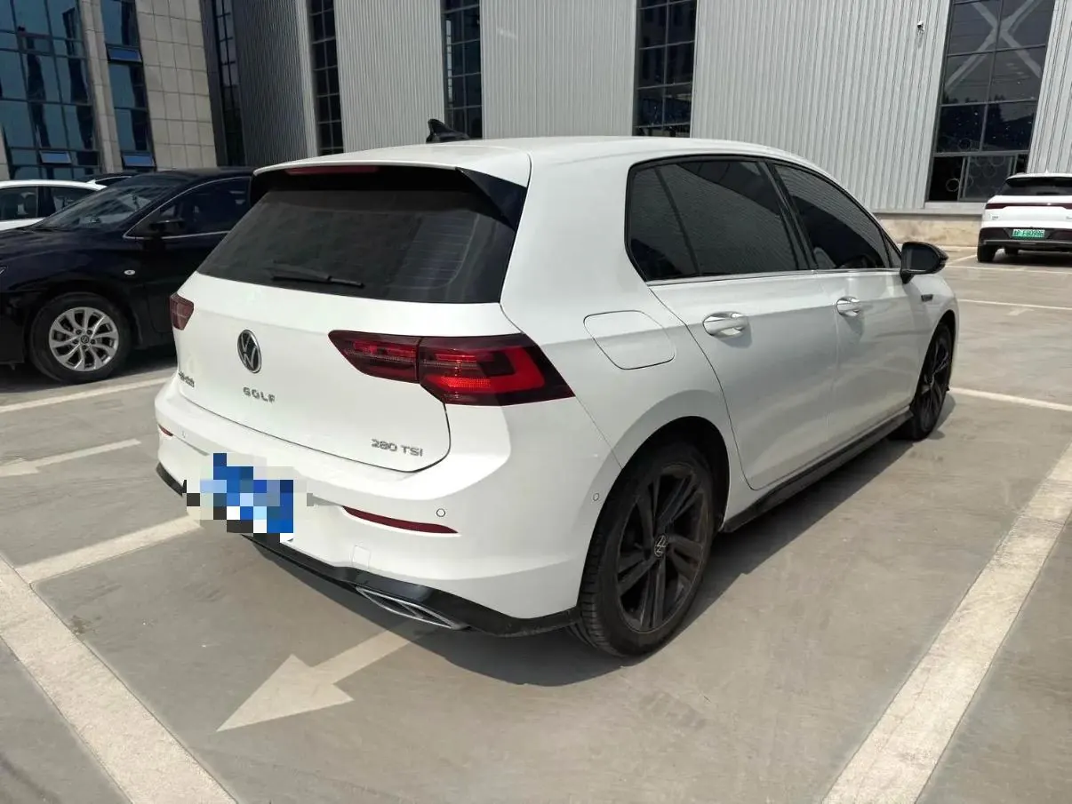 Volkswagen 2021 Golf 8 R-Line 1.4TSI 280TSI Automatic 3