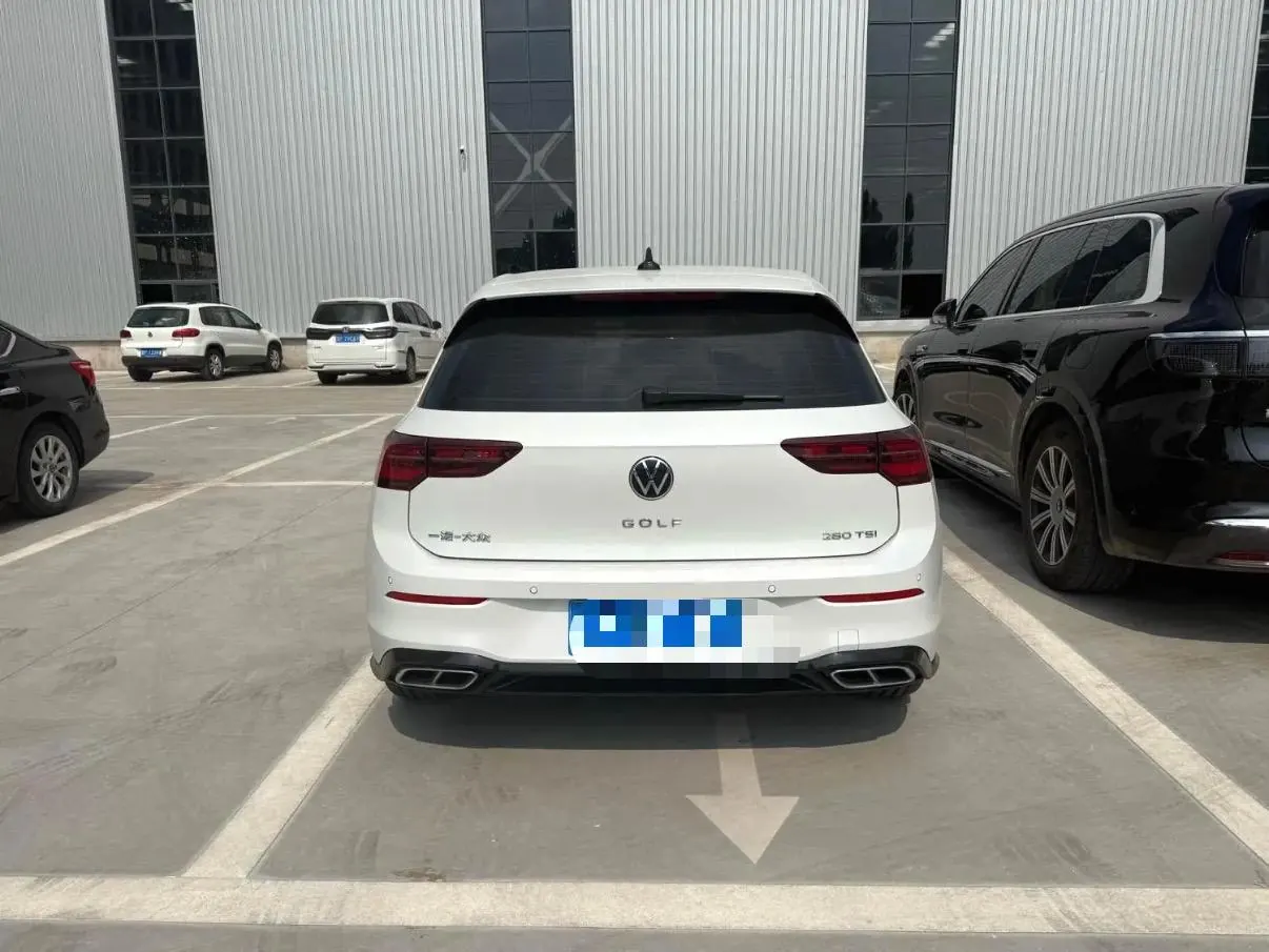Volkswagen 2021 Golf 8 R-Line 1.4TSI 280TSI Automatic 5
