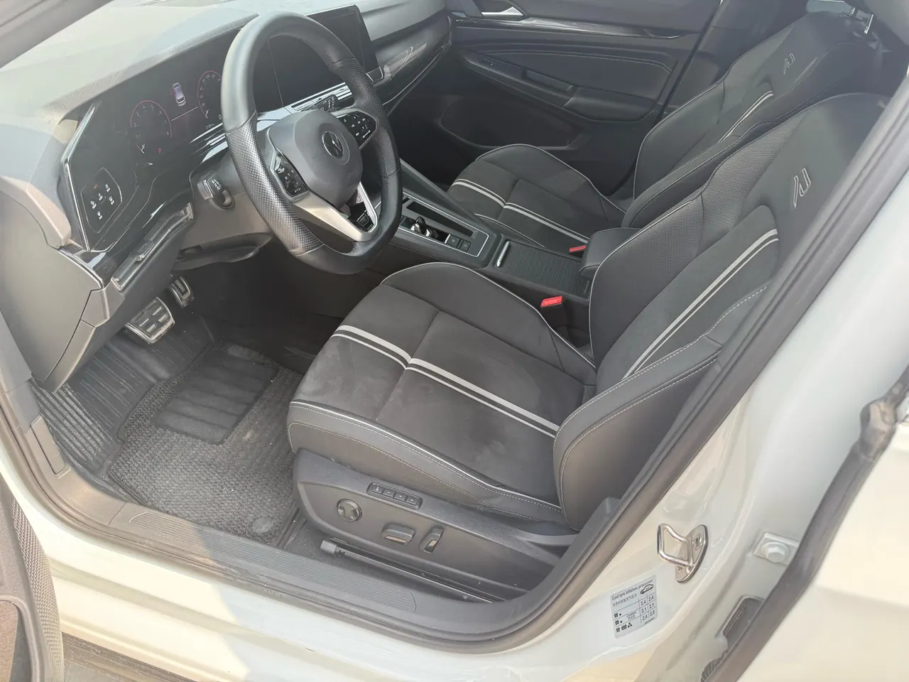 Volkswagen 2021 Golf 8 R-Line 1.4TSI 280TSI Automatic 8