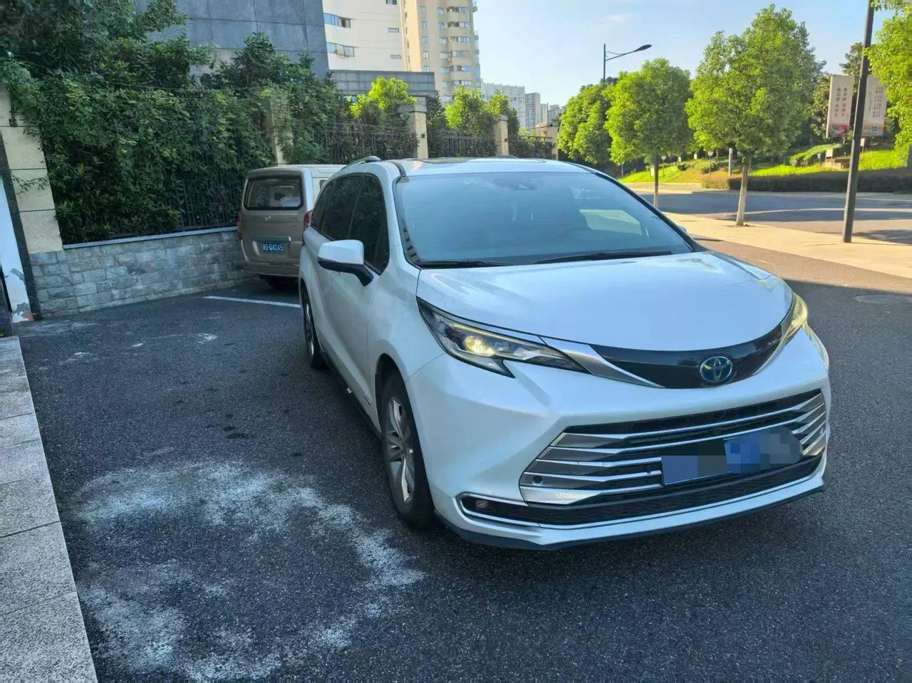 Toyota 2021 Sana 2.5 Stepless Platinum Edition Automatic Transmission 2