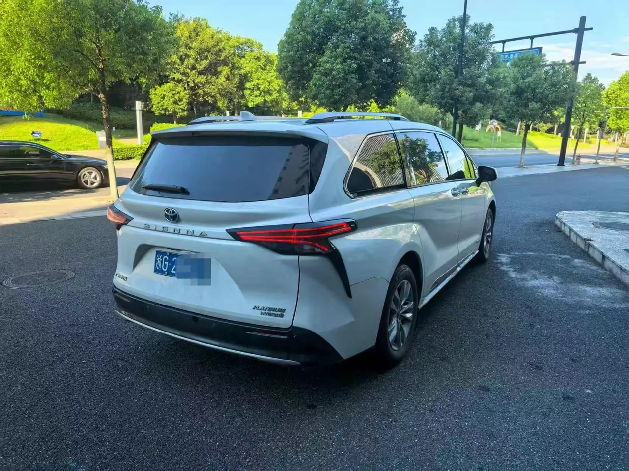 Toyota 2021 Sana 2.5 Stepless Platinum Edition Automatic Transmission 5