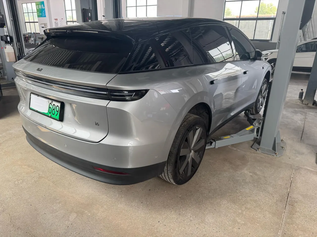 Li 2025 i6 four-wheel drive basic automatic transmission 7