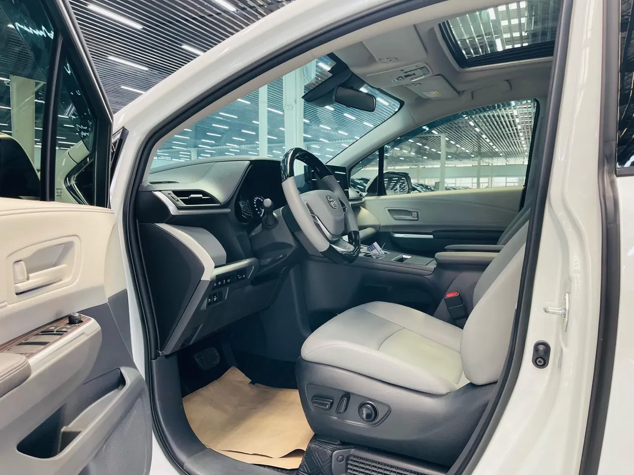 Toyota 2024 Grevia HYBRID 2.5 Stepless Comfort Edition Automatic Transmission 8