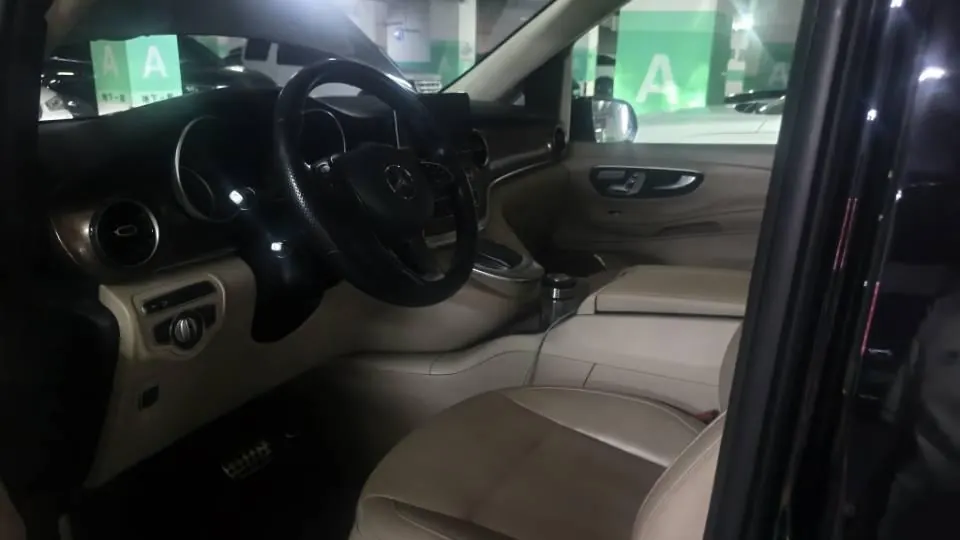 Mercedes Benz V 2021V 260 L 2.0T Premium Edition Automatic Gear - View 1