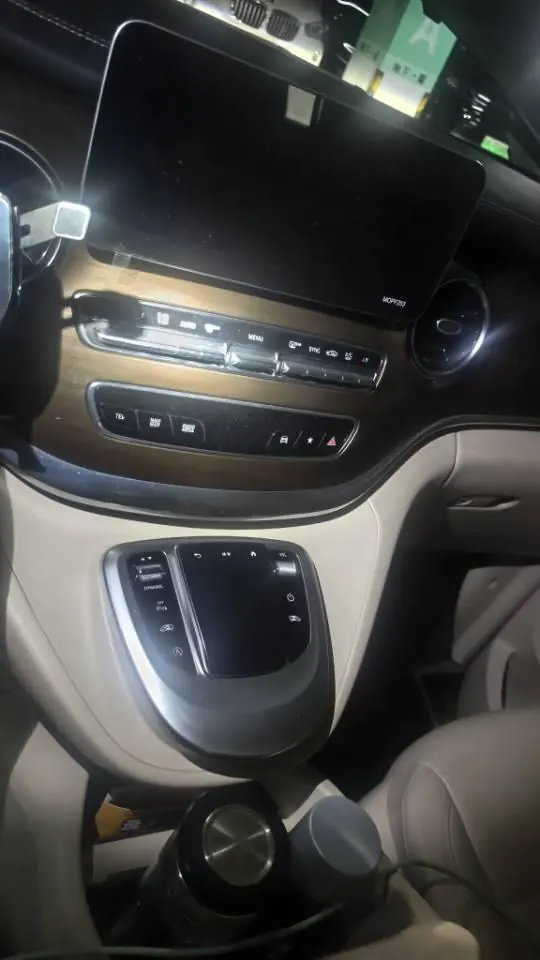 Mercedes Benz V 2021V 260 L 2.0T Premium Edition Automatic Gear 3