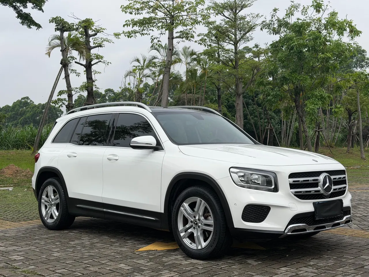 Mercedes Benz 2020 GLB 180 1.3T Dynamic Automatic 3
