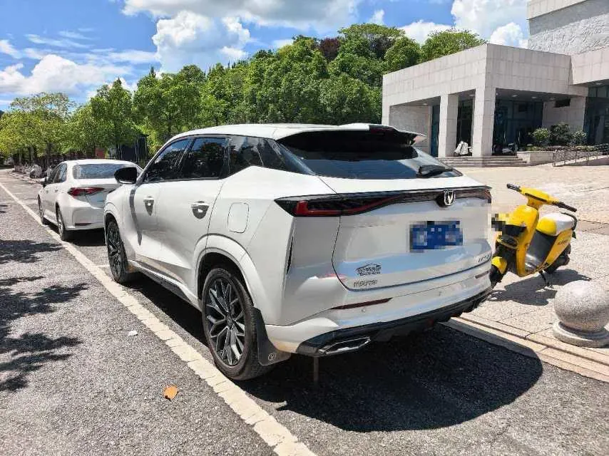 ChangAn 2025 UNI-Z 1.5T 500Bar PRO automatic gear - View 1