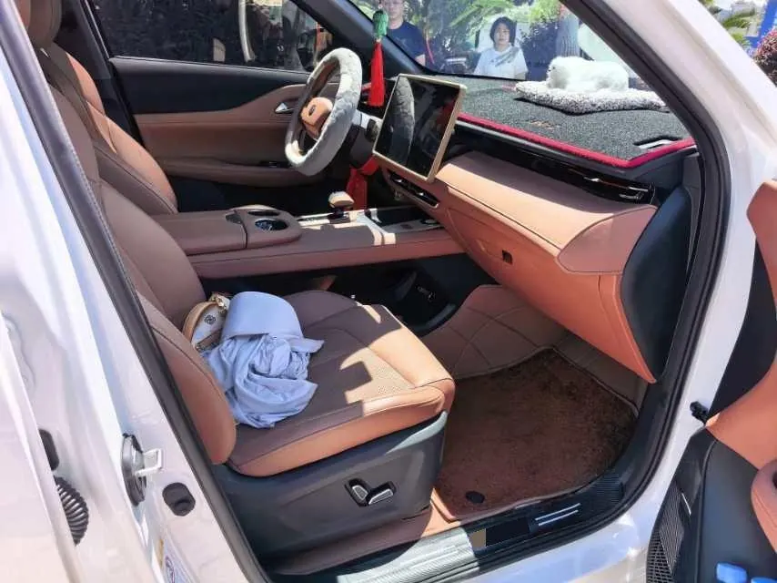 ChangAn 2025 UNI-Z 1.5T 500Bar PRO automatic gear 4