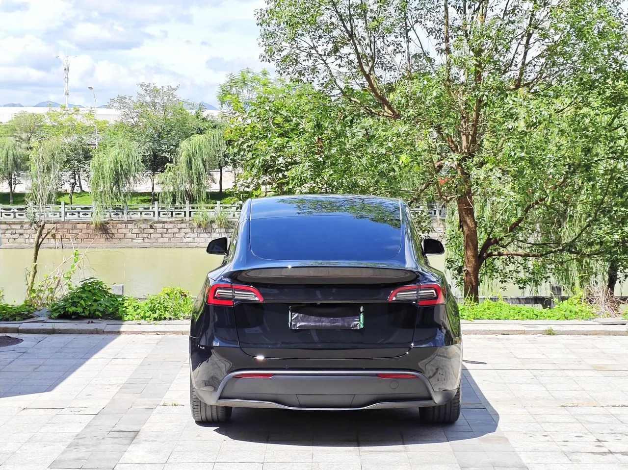 Tesla 2022 Model Y rear-wheel drive version (facelift) automatic gear 2