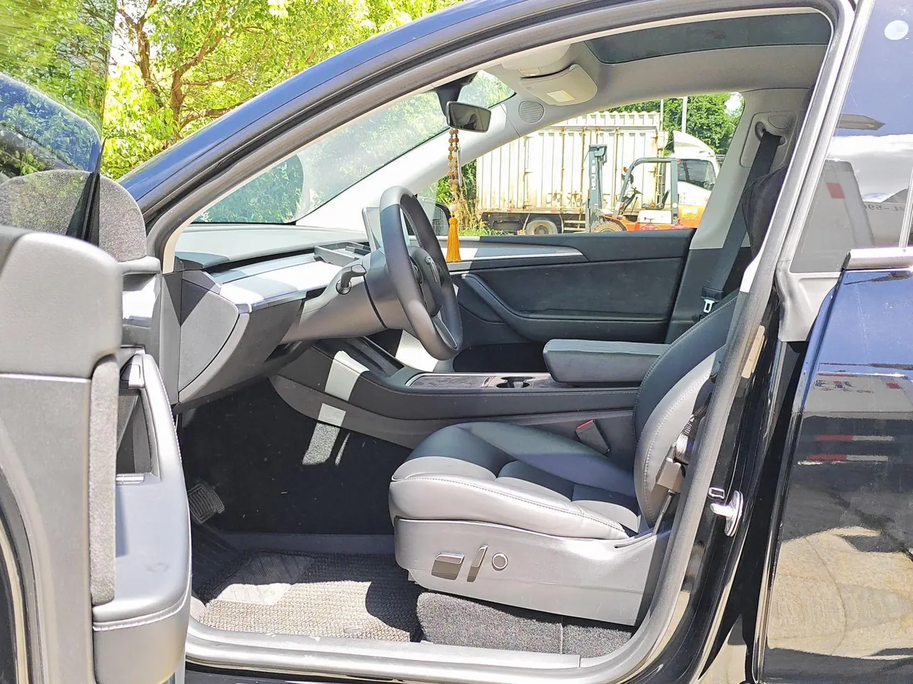 Tesla 2022 Model Y rear-wheel drive version (facelift) automatic gear 5