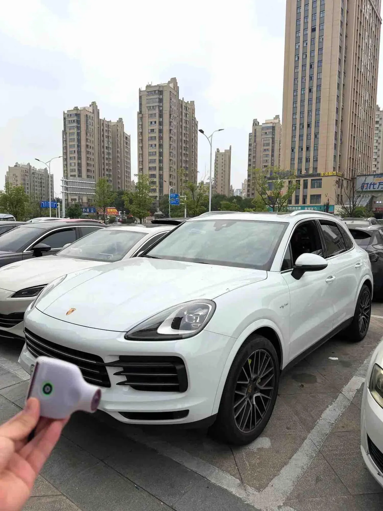 Открыть галерею: Porsche Cayenne New Energy (Imported) 2021 Cayenne Oil and Electric Hybrid 2.0T Automatic Gear