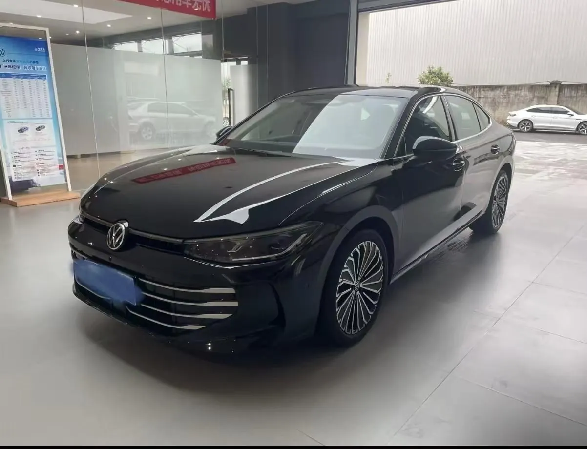Volkswagen 2025 Passat Pro 2.0TSI 380TSI Dragon Edition Automatic - View 1