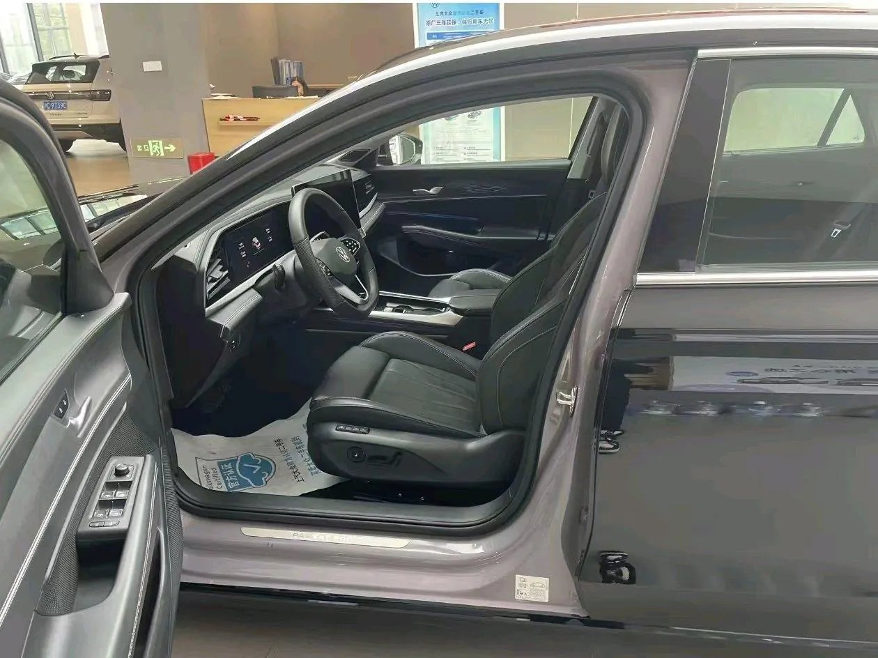 Volkswagen 2025 Passat Pro 2.0TSI 380TSI Dragon Edition Automatic 4