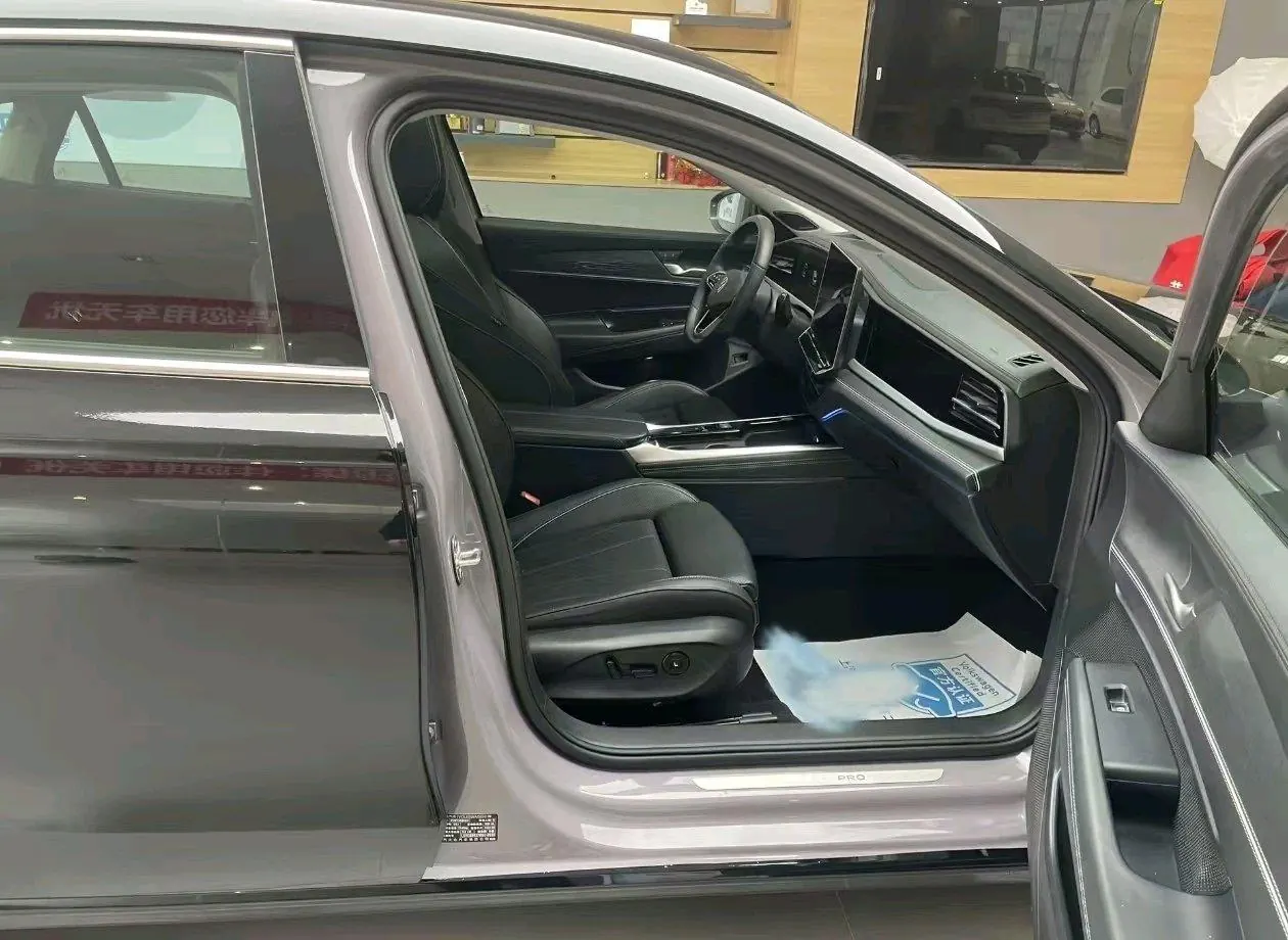Volkswagen 2025 Passat Pro 2.0TSI 380TSI Dragon Edition Automatic 5