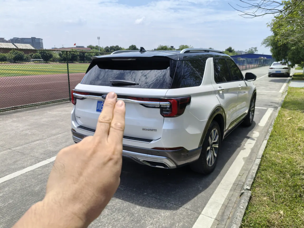 Ford 2023 Explorer 2.3T EcoBoost 285 Four-wheel Drive Titanium Edition 7-seat Automatic Gear 6