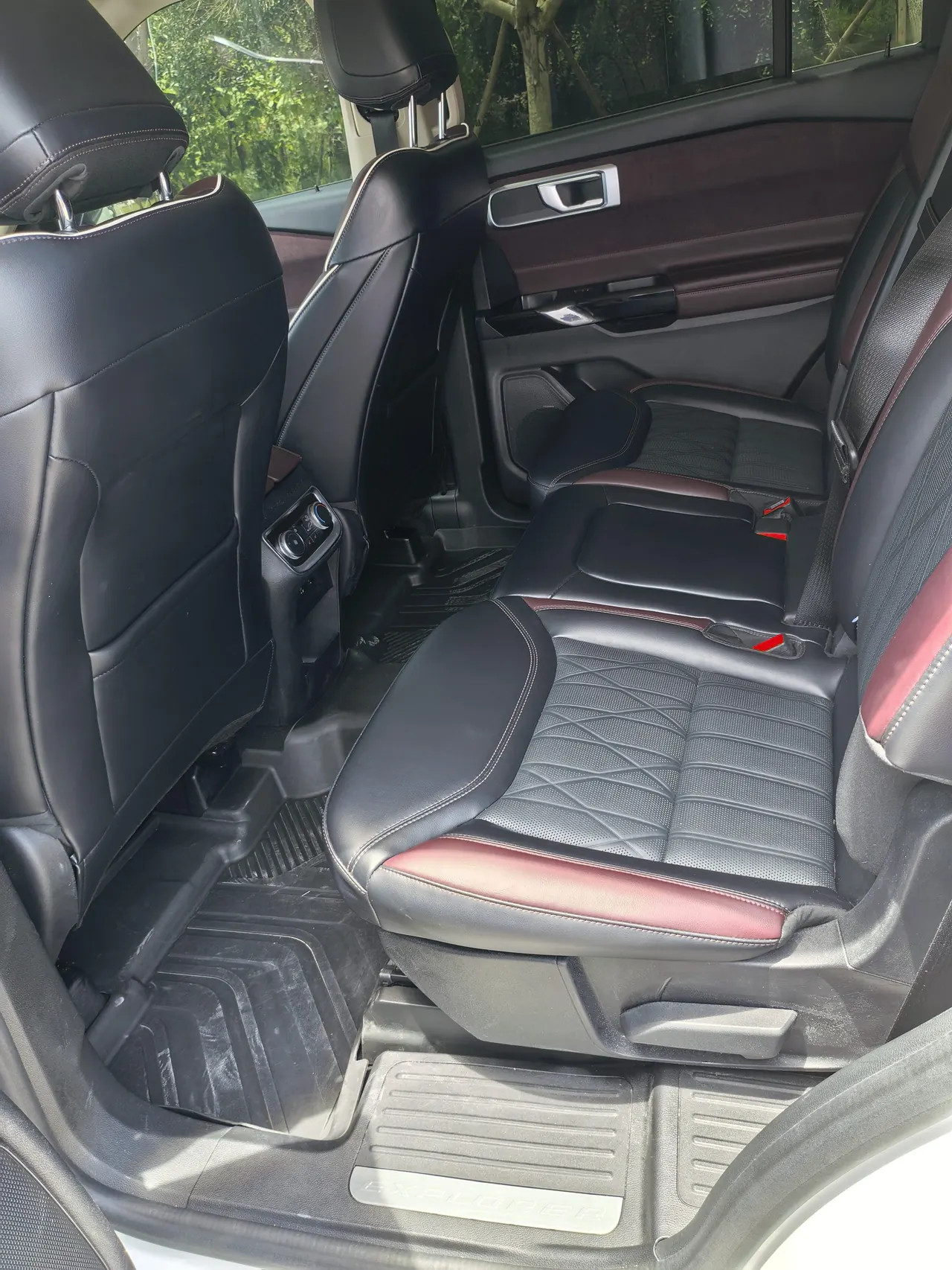 Ford 2023 Explorer 2.3T EcoBoost 285 Four-wheel Drive Titanium Edition 7-seat Automatic Gear 7