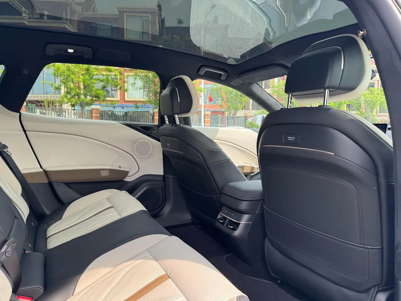 Zeekr 2025 Zeekr 007GT four-wheel drive intelligent driving version 75kWh automatic gear 4