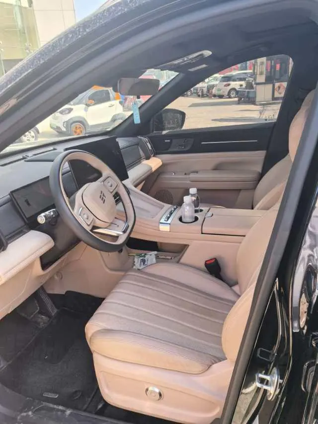 Open image lightbox: Jetour 2025 Shanhai L7 PLUS 1.5T 220km Flagship 7-seat Automatic Gear