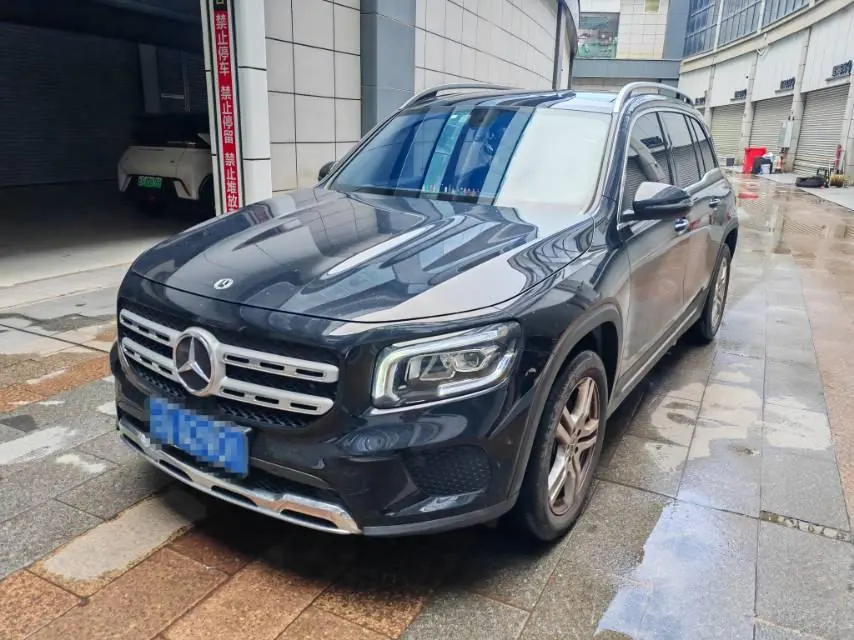 Открыть галерею: Mercedes Benz 2023 GLB 220 2.0T Dynamic Automatic