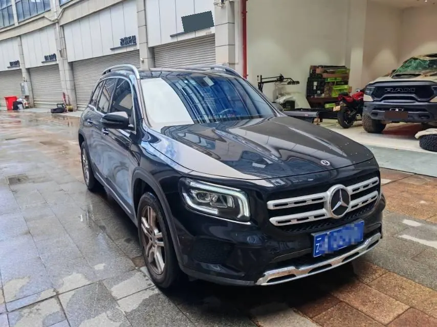 Mercedes Benz 2023 GLB 220 2.0T Dynamic Automatic 3