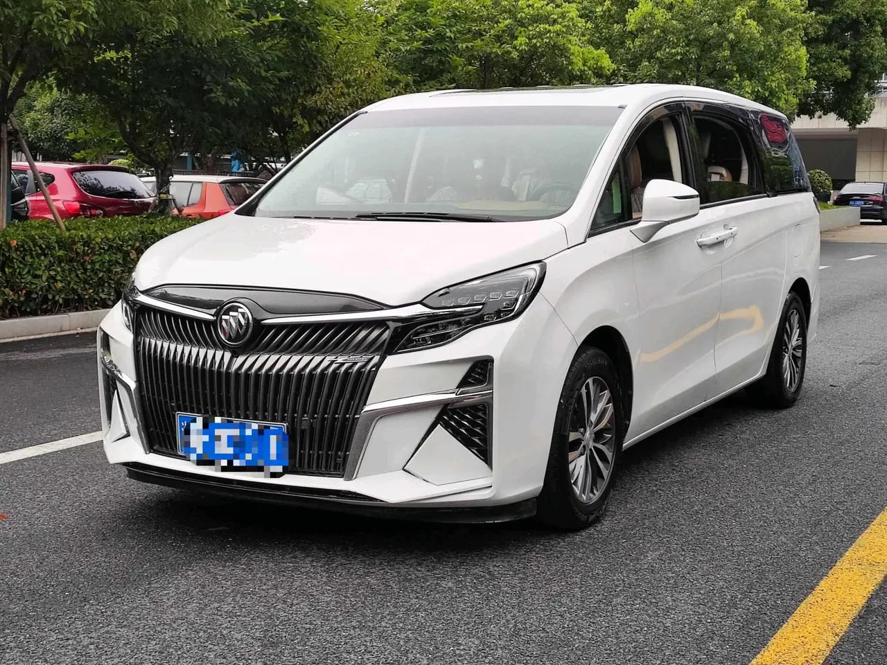 Открыть галерею: Buick 2021 GL8 ES Lu Zun 2.0T 653T Exclusive Automatic Gear