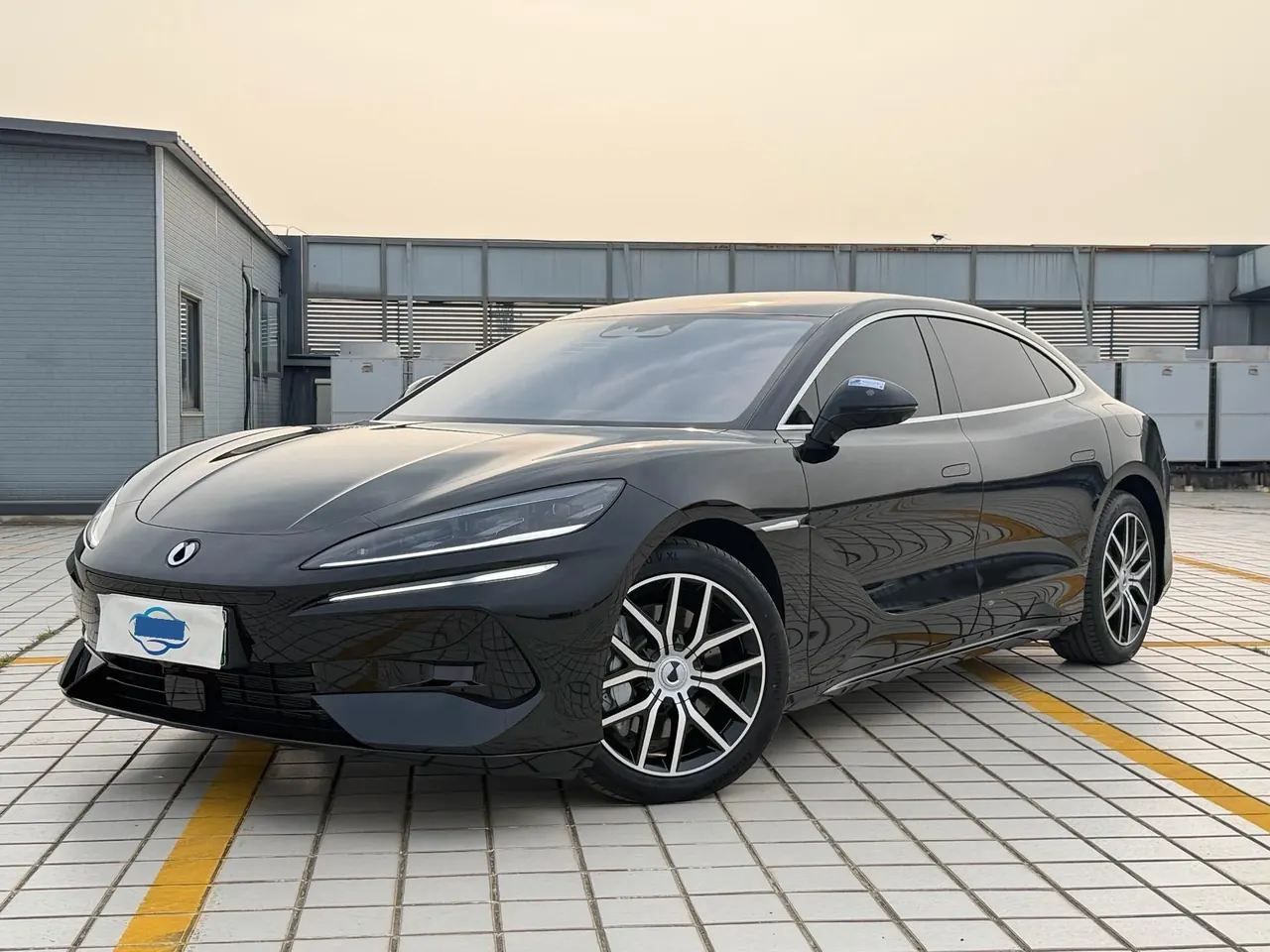 Denza 2024 Denza Z9 2.0T Stepless 1100km Four-wheel Drive Max Edition Automatic Gear - View 1