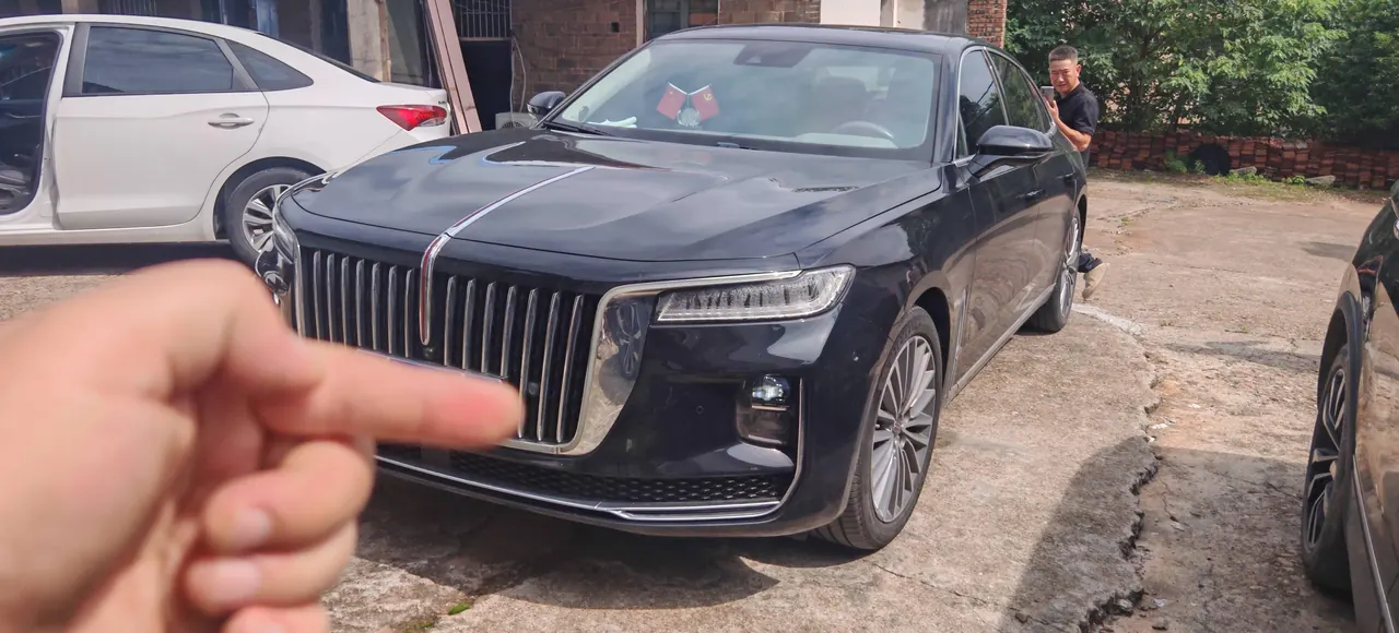 Открыть галерею: HongQi 2020 H9 48V 2.0T Zhilian Qi Chang Edition Automatic Gear