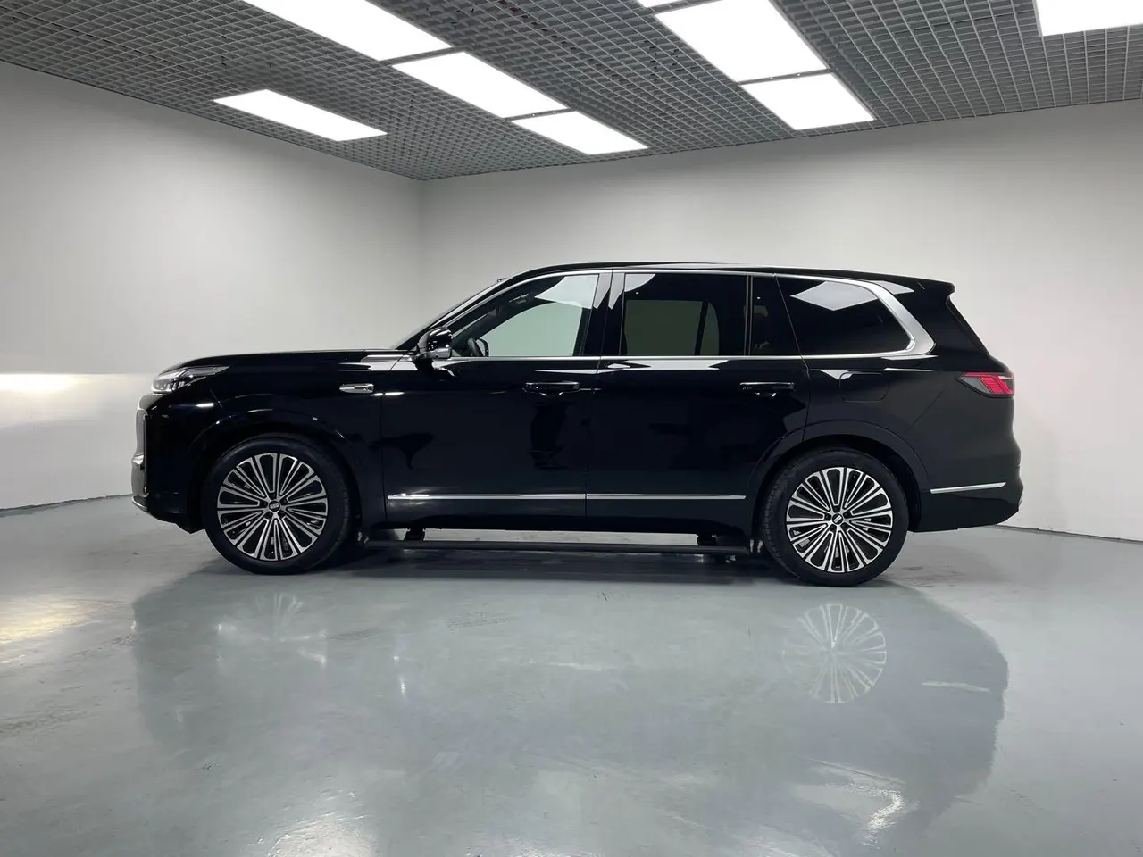 Geely Galaxy 2025 M9 1.5T 210km 4-wheel drive pilot version automatic gear 5