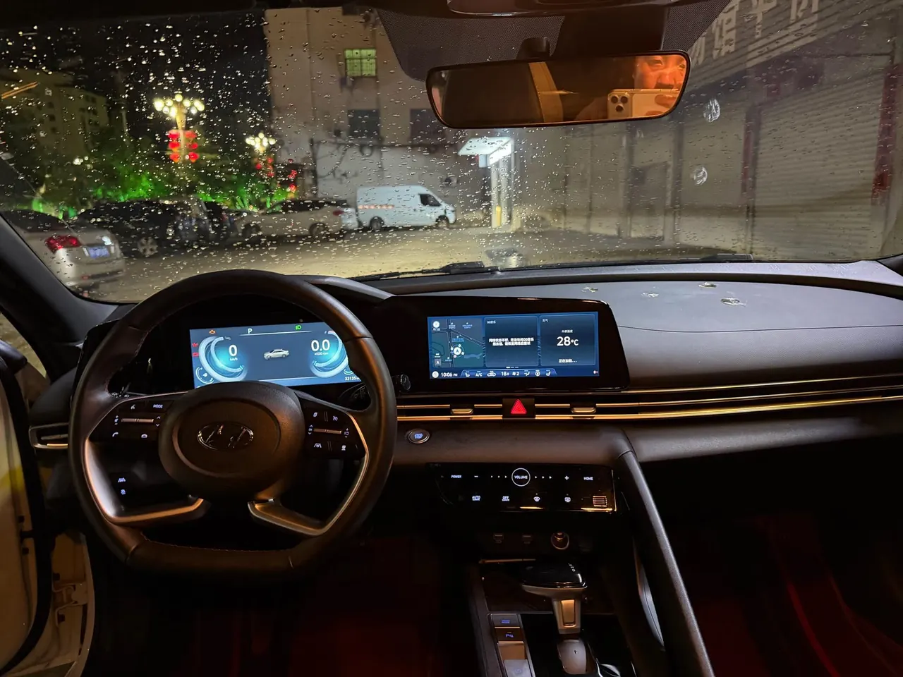 Hyundai 2022 Elantra -3-compartment 1.5 stepless LUX premium automatic gear 6